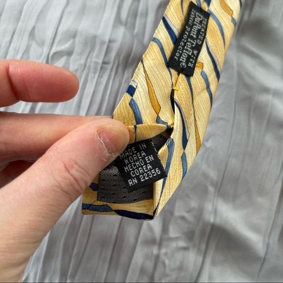 ⭐️ 2 for $10!! ⭐️ Men’s Albert Nipon Necktie - Picture 7 of 11